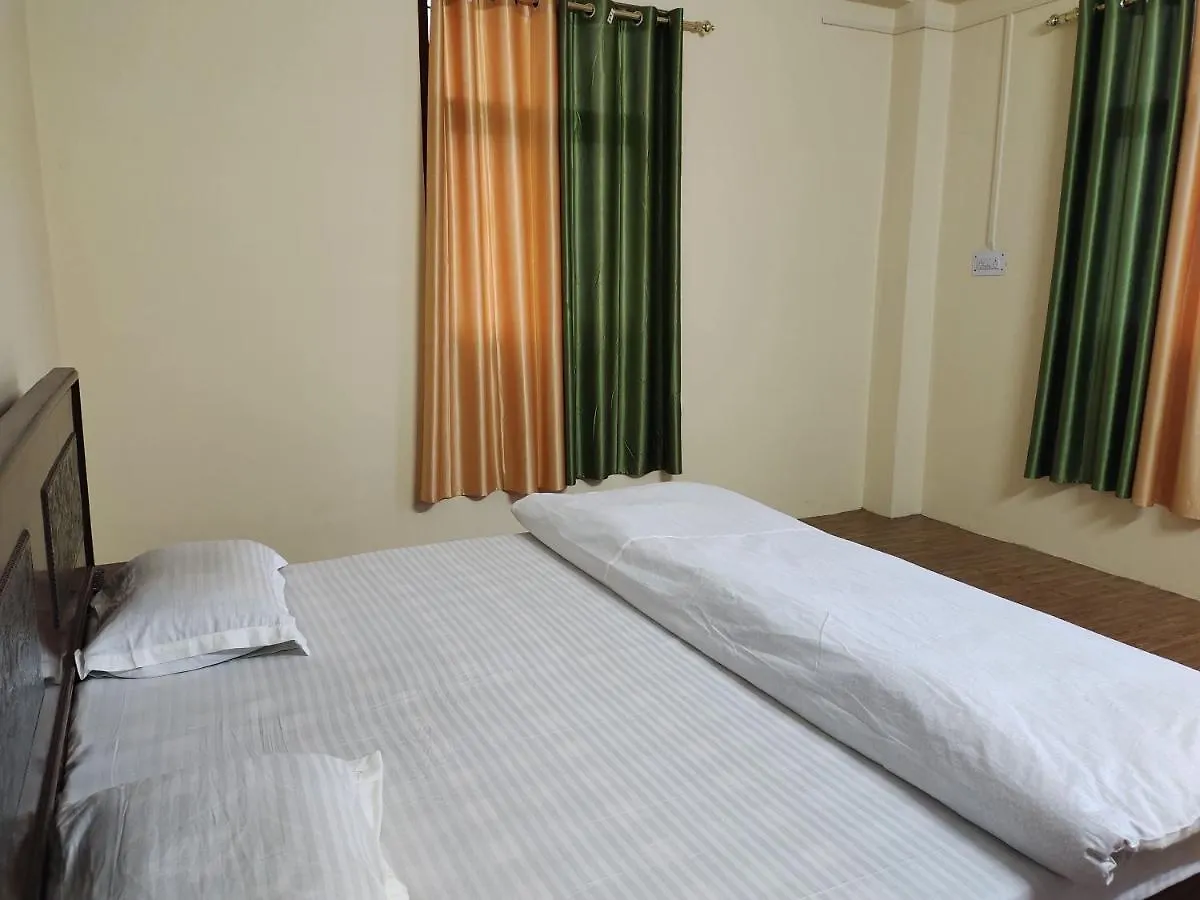 *** Hotel Oyo Home 86412 Hills Homestay Koti Shimla India